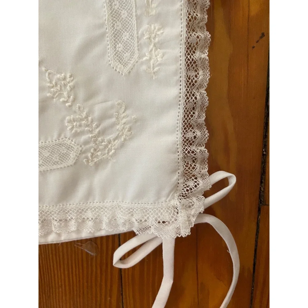 New VTG  Michael de Leon  White christening bib Floral Embroidery Lace collar